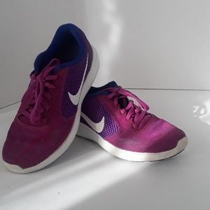 Women's Nike shoes size 8